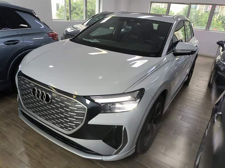 Фото 1 - Audi Q4 e-tron
