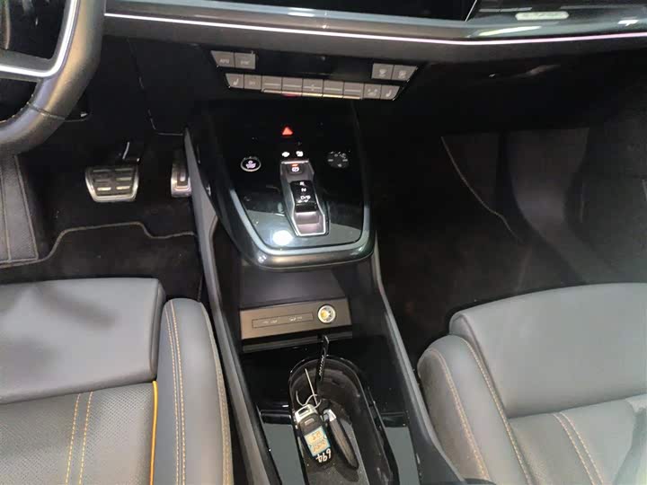 Фото 14 - Audi Q4 e-tron