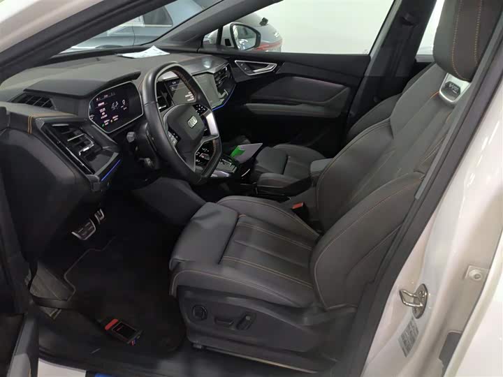 Фото 15 - Audi Q4 e-tron