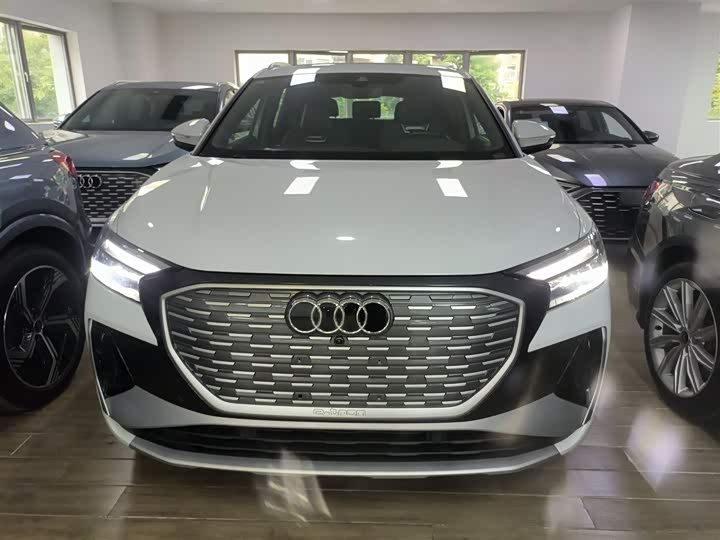 Фото 3 - Audi Q4 e-tron