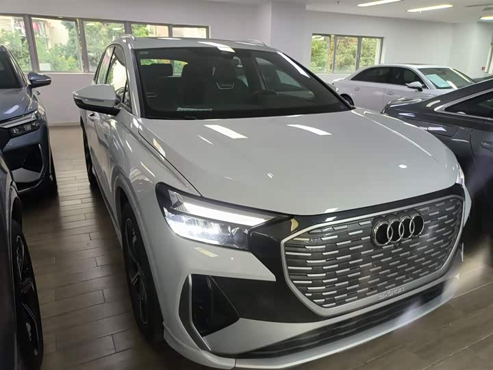 Фото 4 - Audi Q4 e-tron