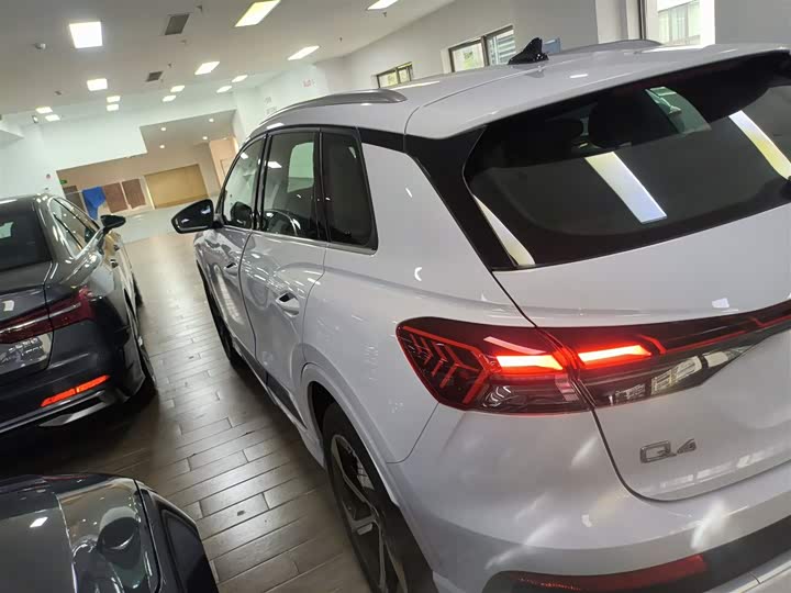 Фото 5 - Audi Q4 e-tron