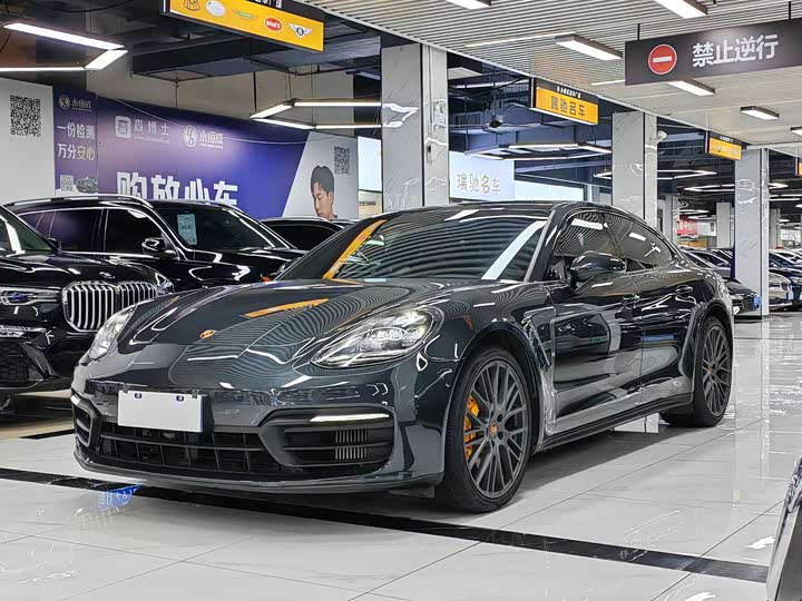 Фото 1 - Porsche Panamera