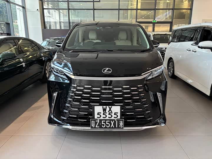 Фото 1 - Lexus LM