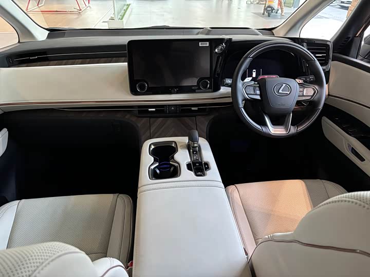 Фото 7 - Lexus LM