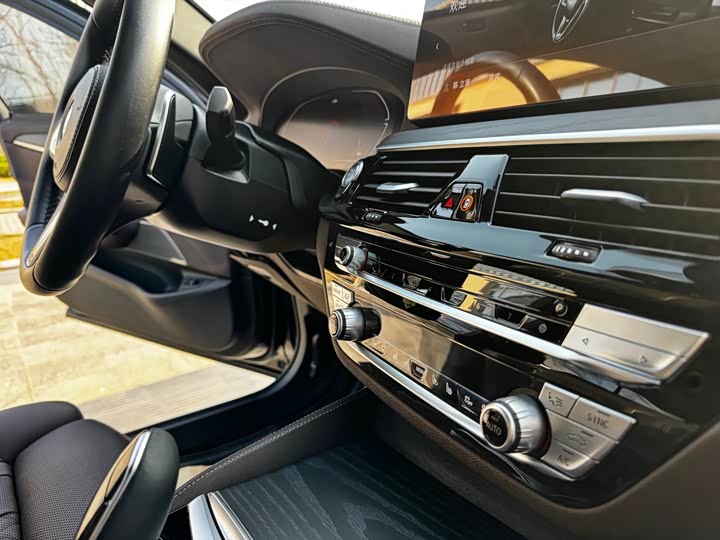 Фото 12 - BMW 5 Series