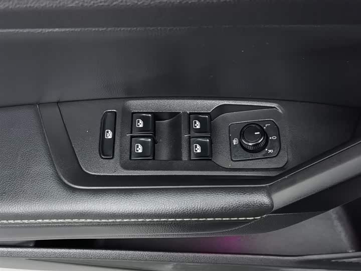 Фото 9 - Volkswagen Lavida