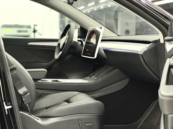 Фото 10 - Tesla Model Y