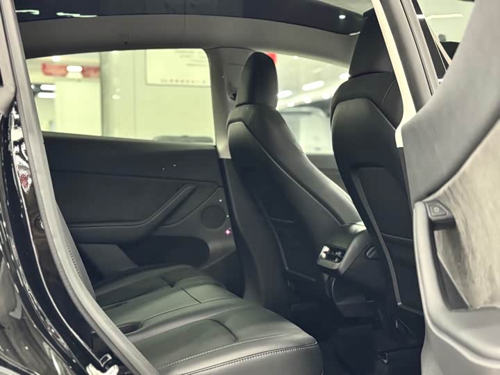 Фото 11 - Tesla Model Y