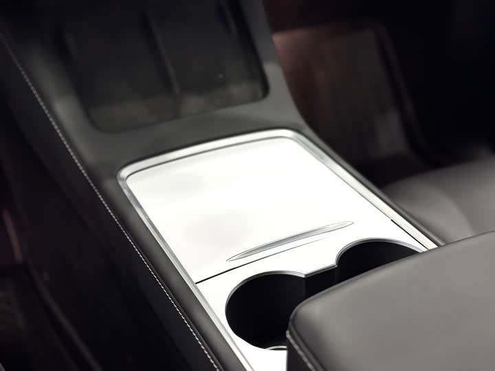 Фото 17 - Tesla Model Y