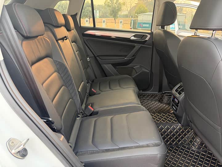 Фото 14 - Volkswagen Tayron