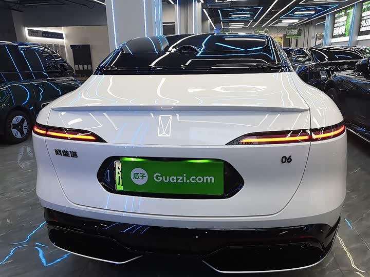 Фото 6 - Avatr 06