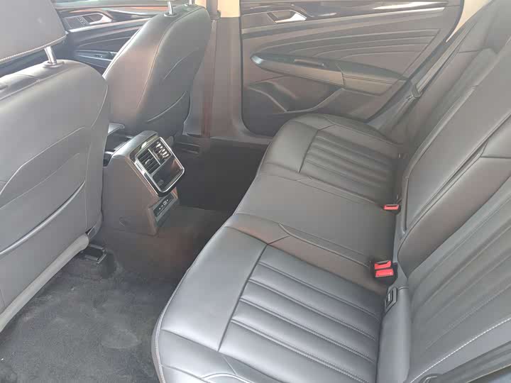 Фото 5 - Volkswagen Passat