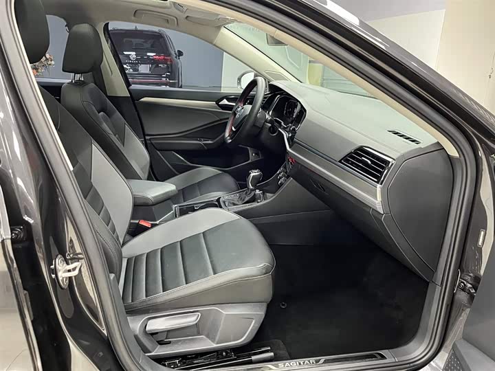 Фото 13 - Volkswagen Sagitar L