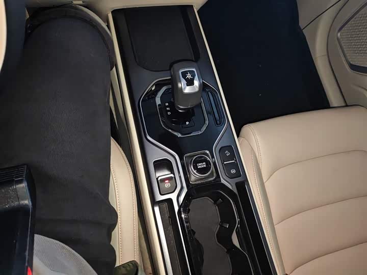 Фото 14 - Geely Icon