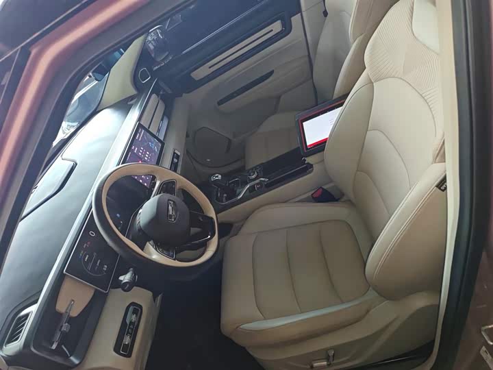 Фото 15 - Geely Icon