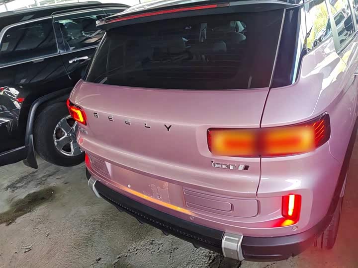 Фото 6 - Geely Icon