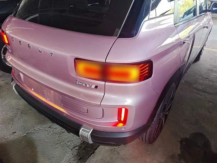 Фото 8 - Geely Icon