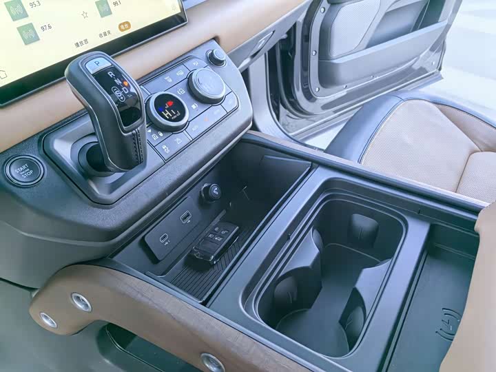 Фото 12 - Land Rover Defender