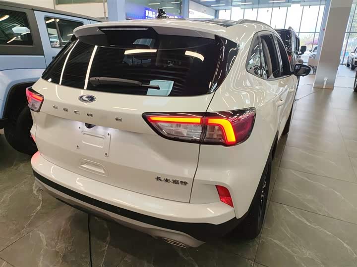 Фото 7 - Ford Escape