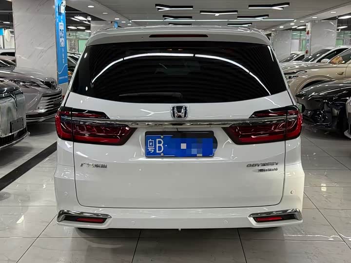 Фото 8 - Honda Odyssey