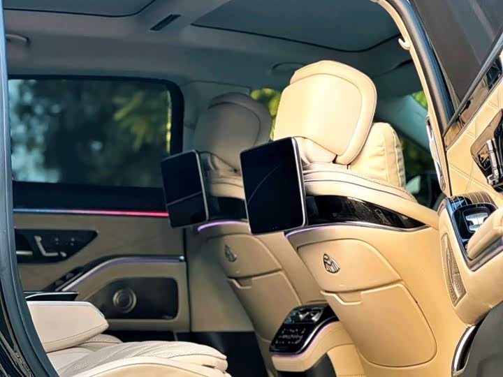 Фото 11 - Mercedes-Benz Maybach S-Class