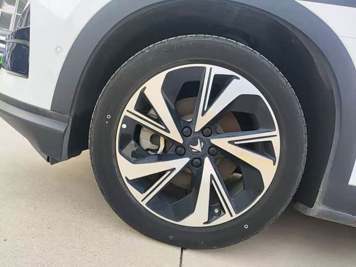 Фото 9 - BAIC Arcfox Alpha T5