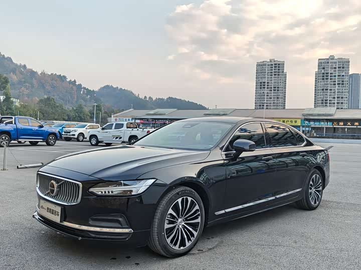 Фото 1 - Volvo S90