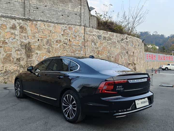 Фото 8 - Volvo S90