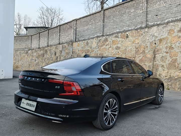 Фото 9 - Volvo S90