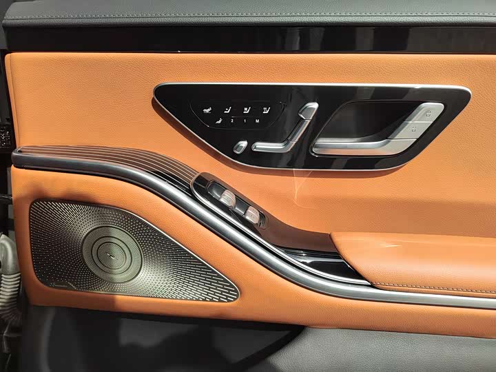 Фото 12 - Mercedes-Benz S-Class