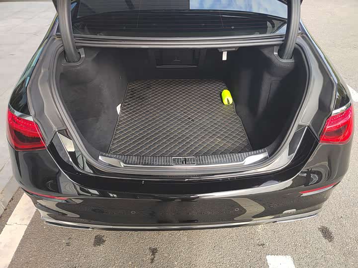 Фото 18 - Mercedes-Benz S-Class