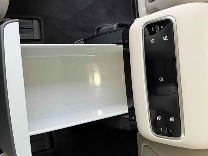 Фото 12 - LiXiang Mega