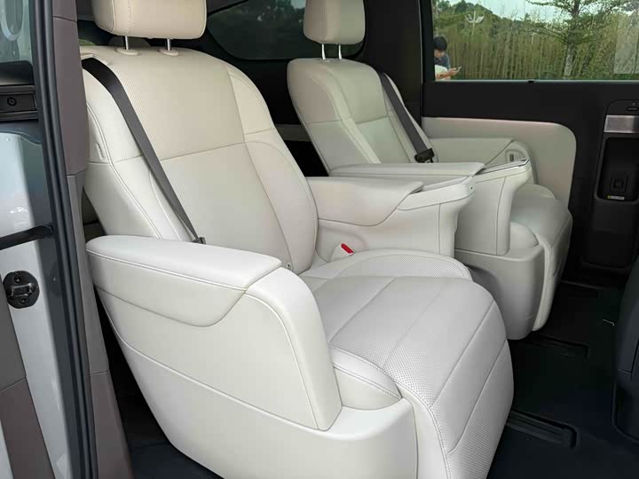 Фото 16 - LiXiang Mega