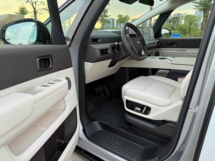 Фото 9 - LiXiang Mega