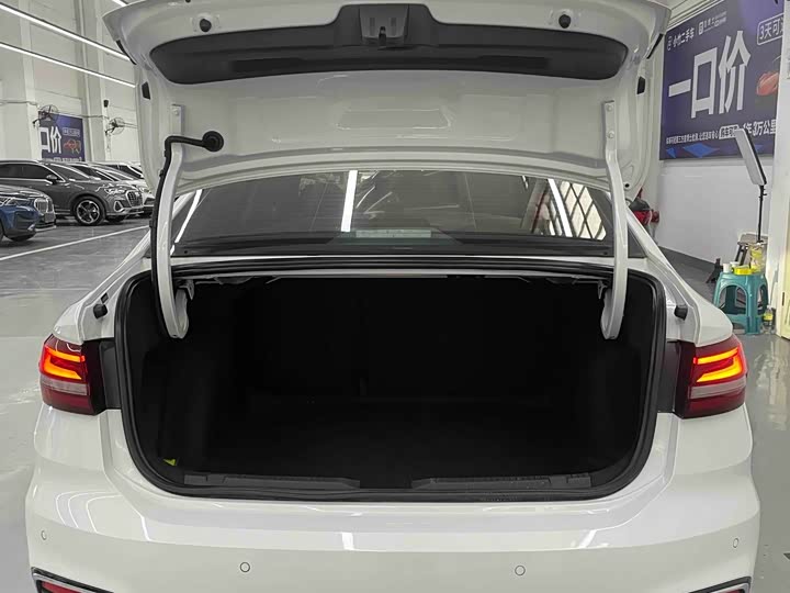 Фото 24 - Volkswagen Lavida