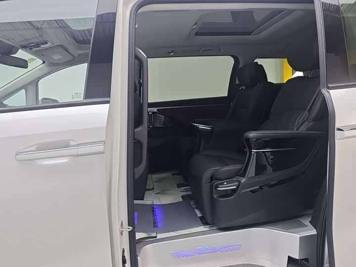 Фото 10 - GAC Trumpchi M8