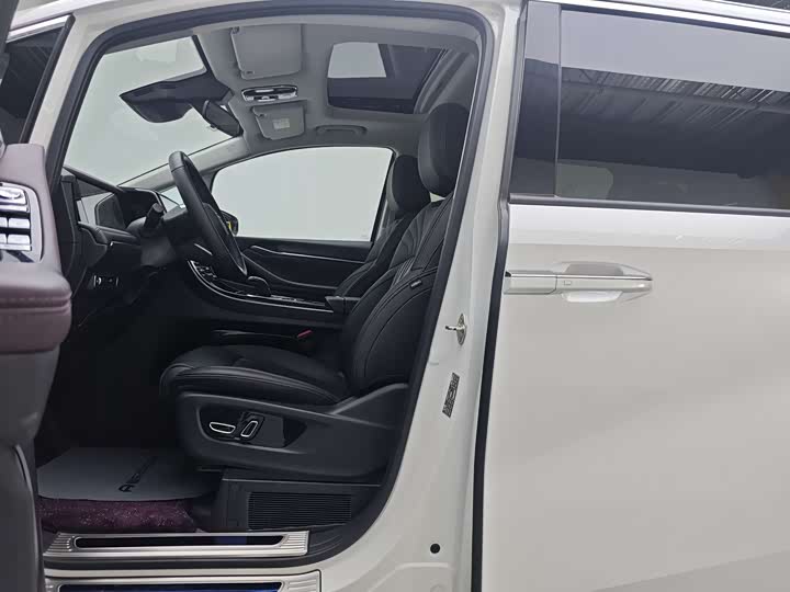 Фото 9 - GAC Trumpchi M8