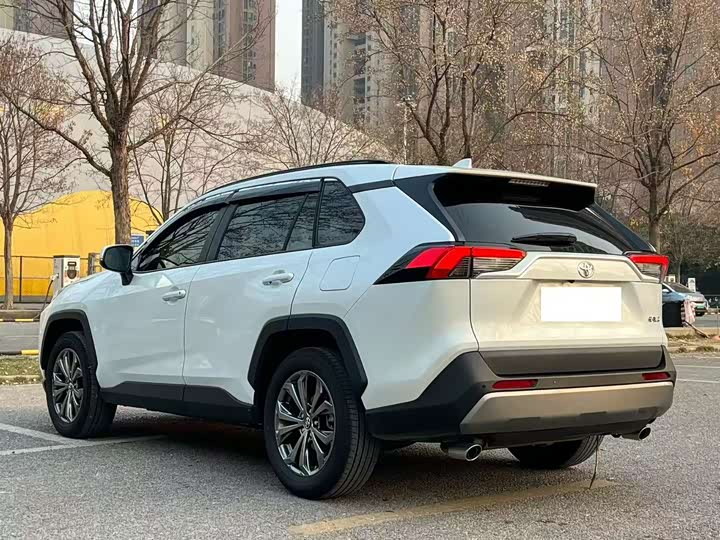 Фото 9 - Toyota RAV4