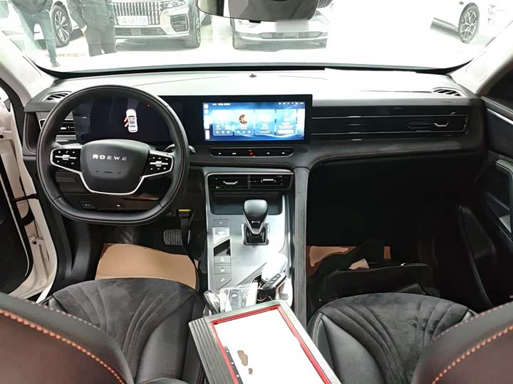 Фото 10 - Roewe D5X DMH