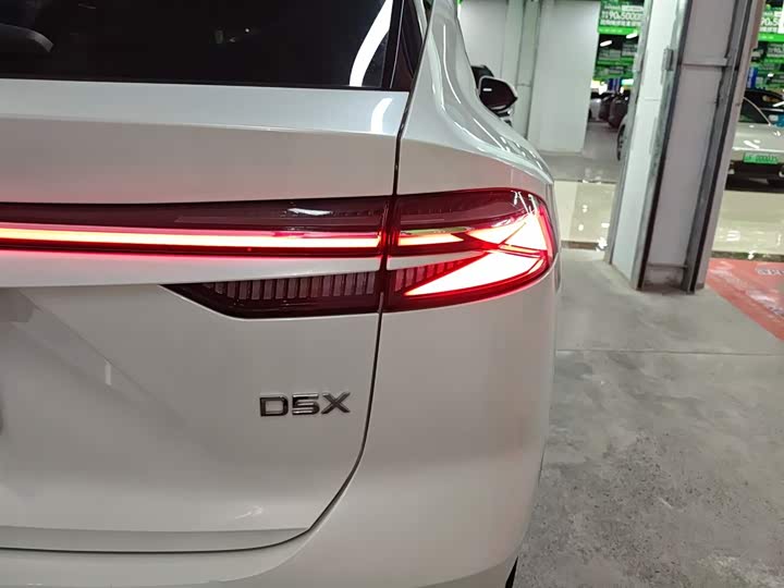 Фото 8 - Roewe D5X DMH