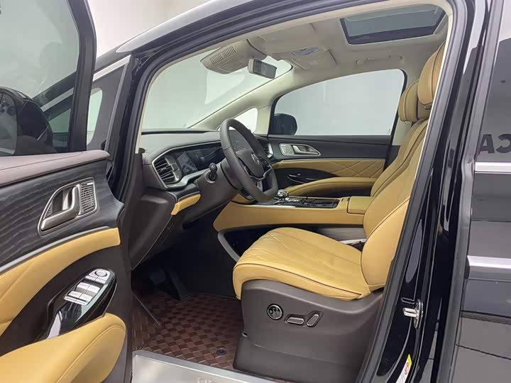 Фото 18 - Denza D9