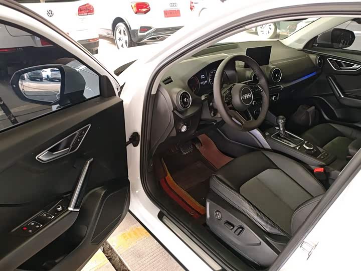 Фото 13 - Audi Q2L