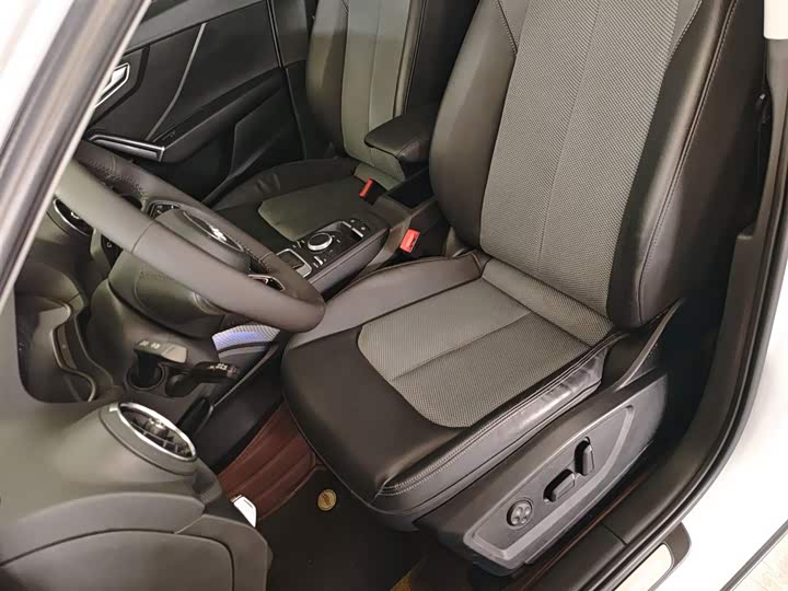 Фото 7 - Audi Q2L