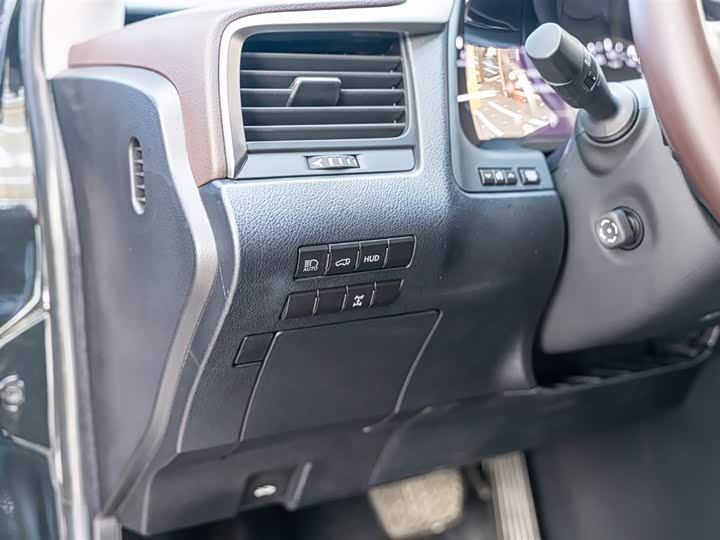 Фото 17 - Lexus RX