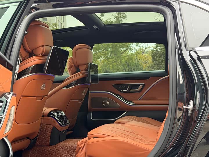 Фото 16 - Mercedes-Benz Maybach S-Class