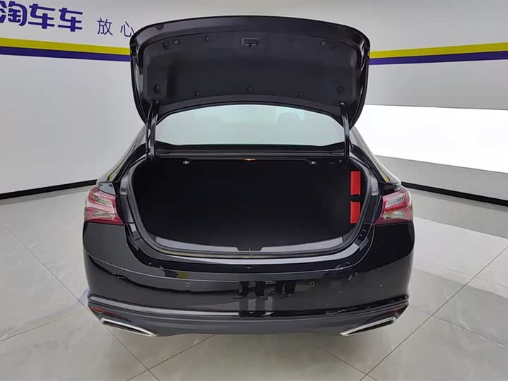 Фото 4 - Chevrolet Malibu XL