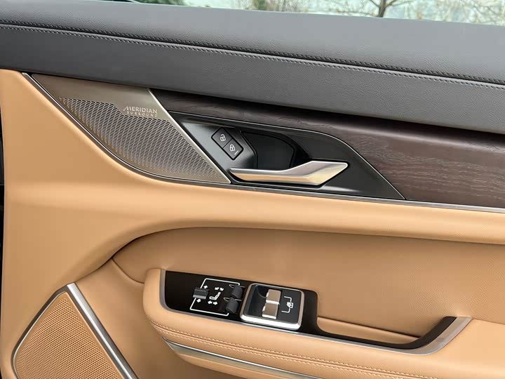 Фото 14 - Jaguar XF L