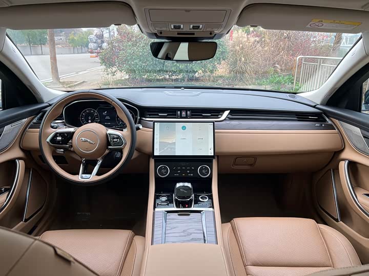 Фото 8 - Jaguar XF L