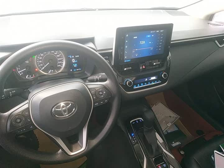 Фото 10 - Toyota Corolla